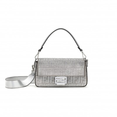 FENDI CRYSTAL VITELLO LAMINATO FF MEDIUM BAGUETTE CRYSTAL ARGENTO 8BR600APKFF1JSU (27*15*6cm)
